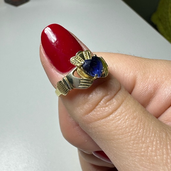 10K gold and sapphire claddagh ring - Picture 3 of 6